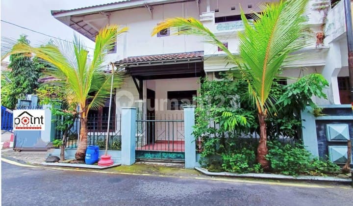 Rumah Second Bagus Hook 2Lt di Madegondo Skh