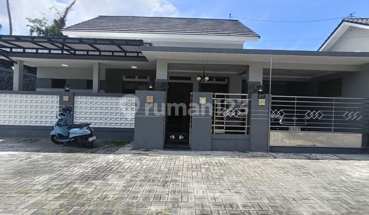 Rumah Bagus Luas Furnish Dekat Alana Colomadu