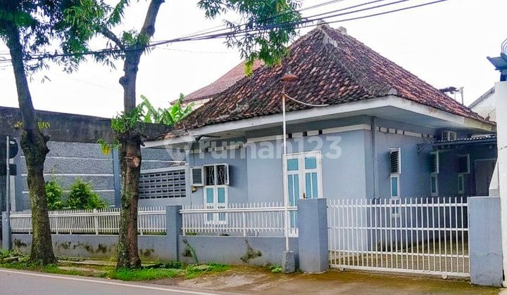 Rumah Second Luas Strategis di Danukusuman Surakarta
