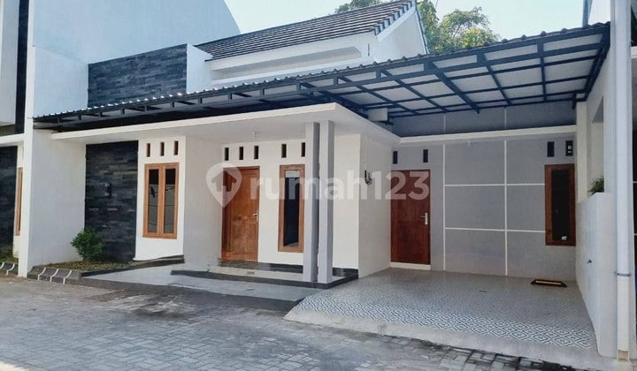 Rumah Cantik Nyaman di Cluster Gedongan Clmdu