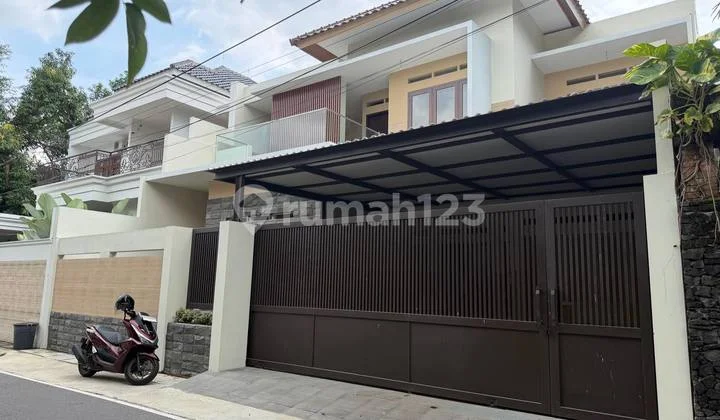 Rumah Mewah 2 LT Baru Istimewa Dekat Fave Hotel Solo Rumah Mewah 2 LT Baru Istimewa Dekat Fave Hotel Solo