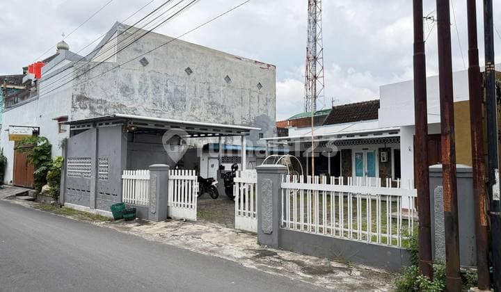 Rumah Lama Terawat Hitung Tanah di Nusukan