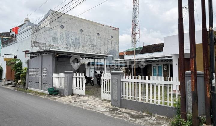Rumah Lama Terawat Hitung Tanah di Nusukan