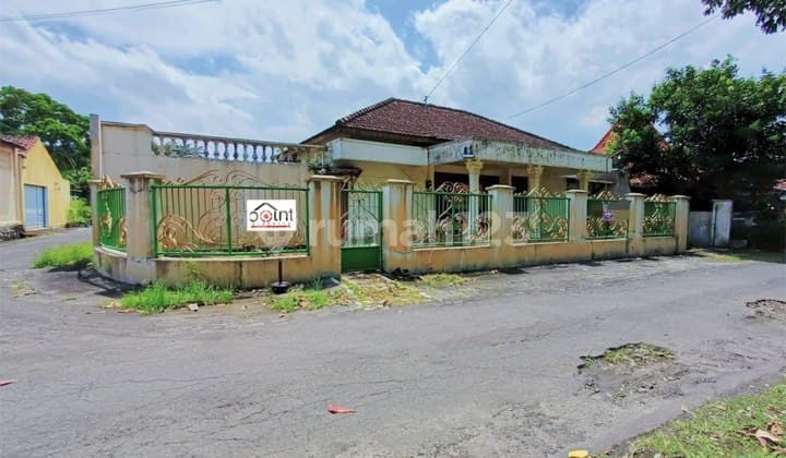 Rumah Second Luas Strategis di Karanganyar Kota