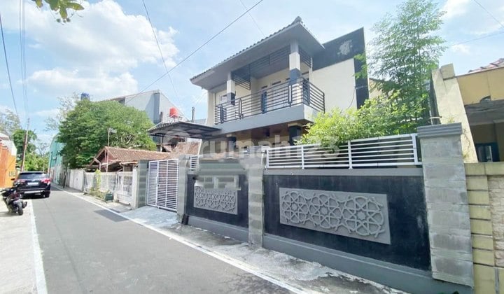 Rumah Bagus Cantik 2lt Strategis Di Manahan Solo