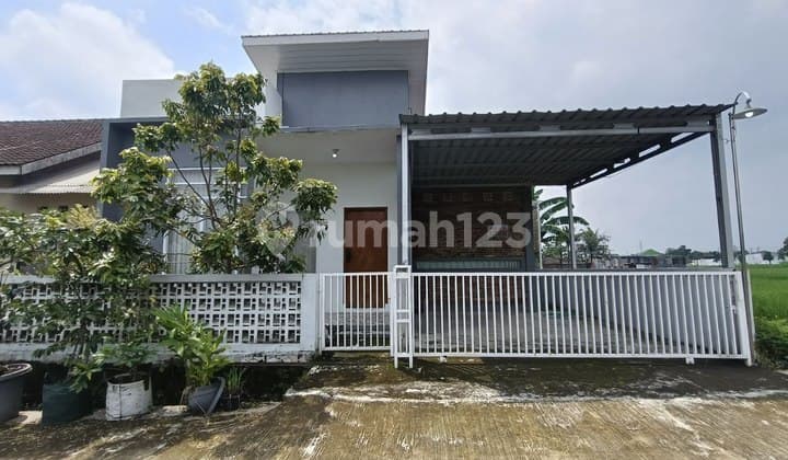 Rumah Bagus Luas Semi Furnish di Randusari Byl