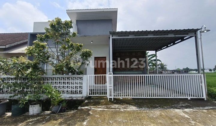 Rumah Bagus Luas Semi Furnish di Randusari Byl