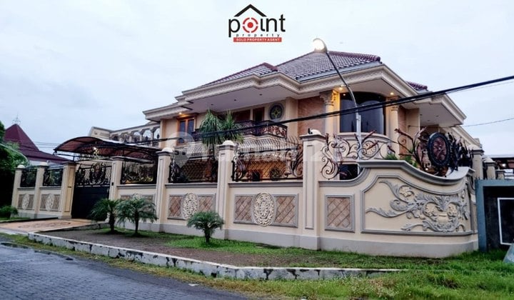 Rumah Mewah Lux Classic Lokasi Premium Solo Baru