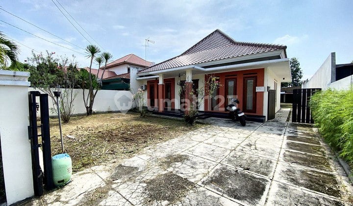 Rumah Bagus Hitung Tanah 743m² Tengah Kota Solo