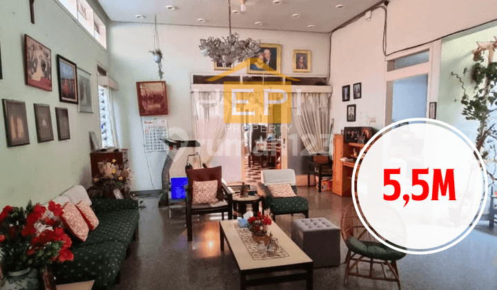 Ready-to-occupy house, located in the center of Semarang City.