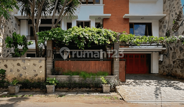 Nice House in Permata Hijau SHM Strategic Location