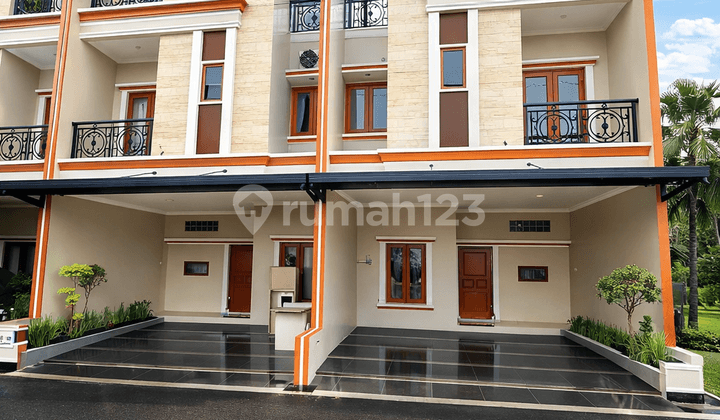 Rumah Siap Huni 2,5 Lantai dengan Rooftop di Kramatjati Dekat Stasiun LRT