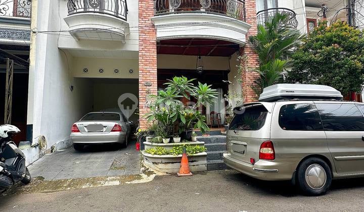 Rumah Kokoh Terawat Dalam Cluster di Pondok Bambu Jakarta Timur