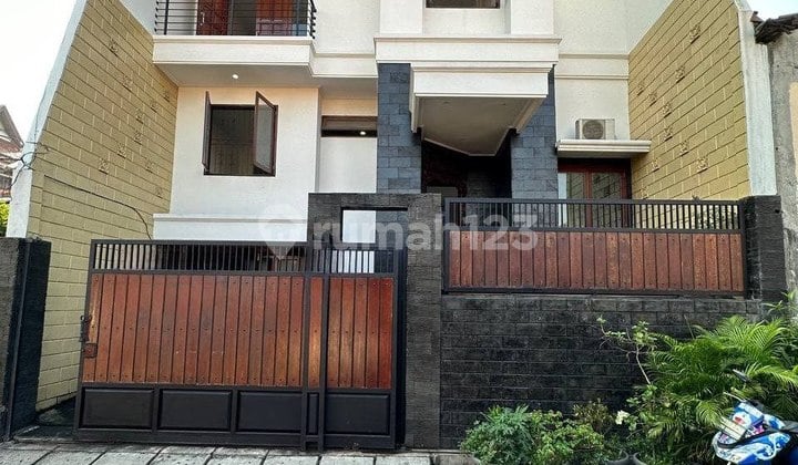 Rumah 3 Lantai Kokoh Terawat Dengan Garasi Luas Dan Banyak Kamar Di Pisangan Lama Jakarta Timur