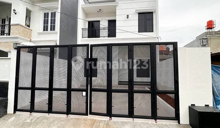 Rumah Nyaman dan Strategis di Pondok Bambu Jakarta Timur