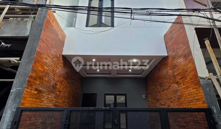 Rumah 3 Lantai Siap Huni di Utan Kayu Matraman Jakarta Timur