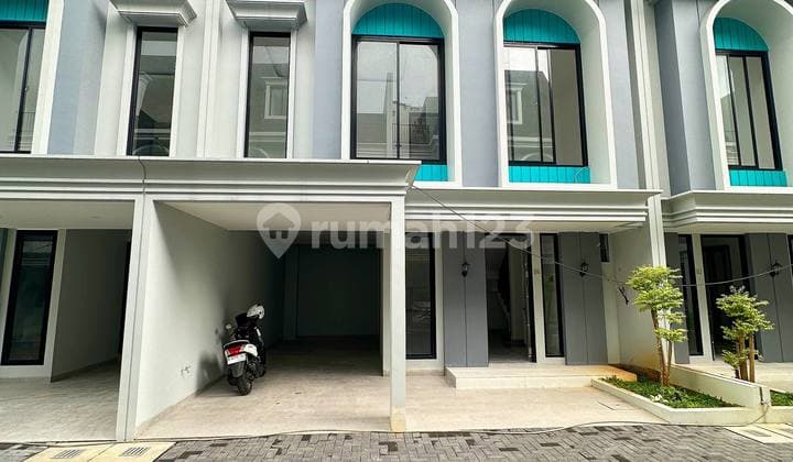 Rumah 3 Lantai Siap Huni Dalam Cluster di Cipayung Jakarta Dekat Gerbang Tol dan Bandara Halim