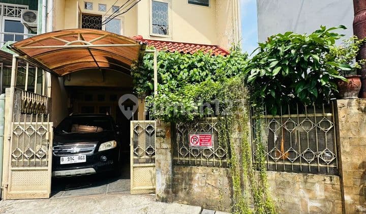 Spacious and Strategic House in Pancoran Barat, South Jakarta, Near Tebet