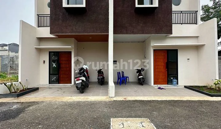 Rumah Modern Dan Strategia Di Lubang Buaya Cipayung Jakarta Timur Dekat Pinang Ranti Dan Bandara Halim