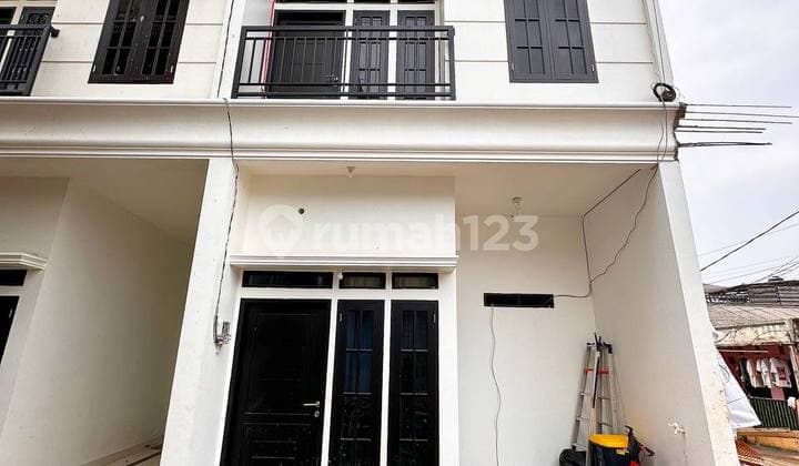 Rumah American Classic 3 Lantai Di Batu Ampar Kramatjati Jakarta Timur