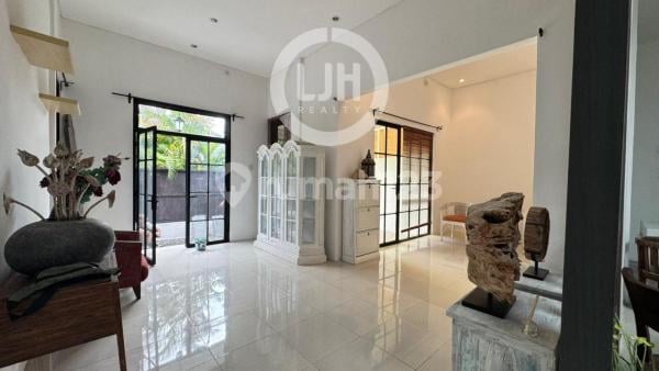 Cozy And Semi Furnished House In Residential Area Jimbaran, Kuta Selatan, Close To Mcdonald's, Pizza Hut And Jimbaran Beach