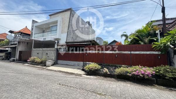 Suitable for Villa! Land at Jimbaran, Kuta Selatan, Located in Residential Area, Close to Pizza Hut and McDonald's Jimbaran