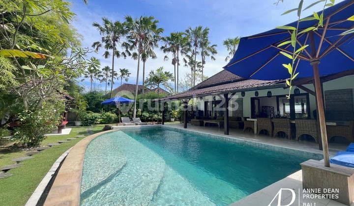 LEASEHOLD VILLA IN CANGGU - 3 BEDROOMS OFFER BIG GARDEN