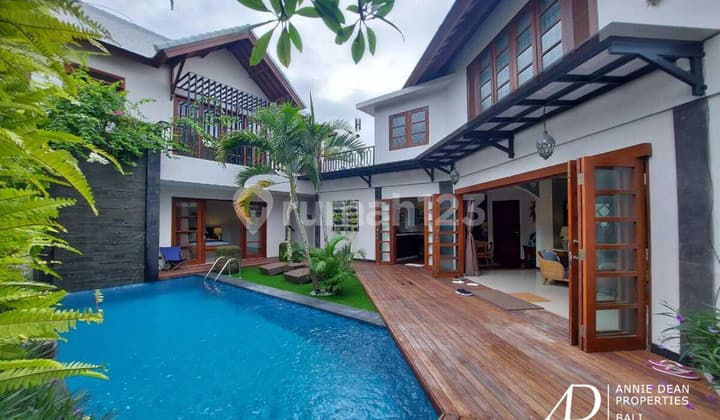Freehold Tropical Design 3-Bedroom Villa In Seminyak