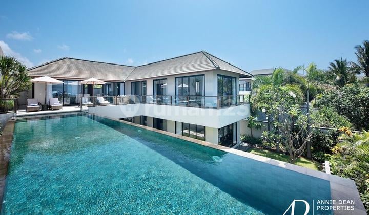 Freehold Balinese Architecture With Ocean Views In Ungasan