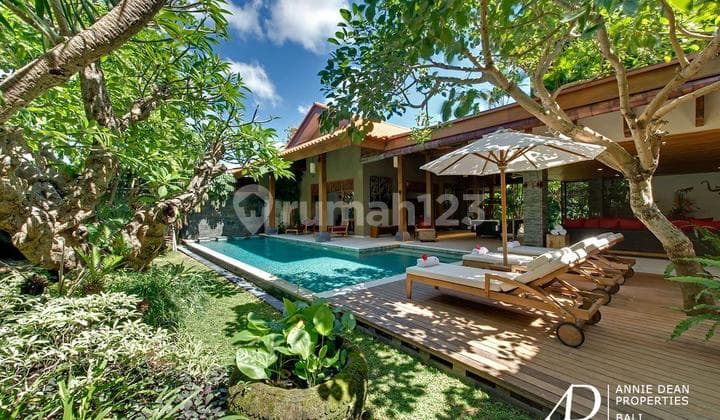 Freehold 4-Bedroom Luxury Villa Just 300 Meters From Seminyak Beach
