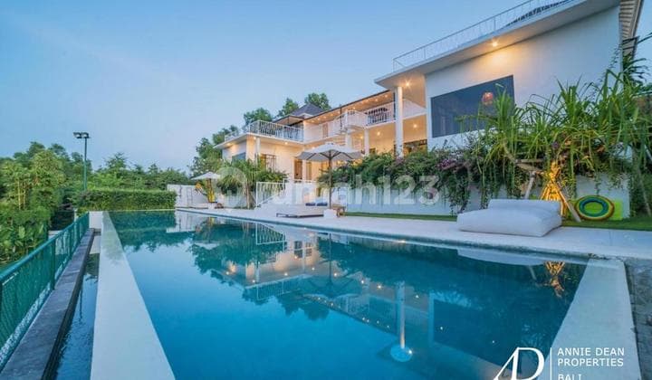 Freehold Luxury 5-Bedroom Villa With Tennis Court In Uluwatu
