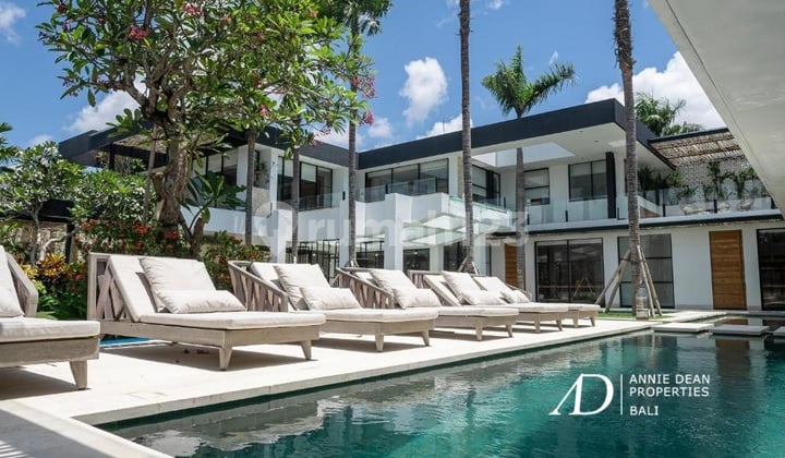 Freehold Ultra modern 5 bed Villa In Tumbak Bayuh