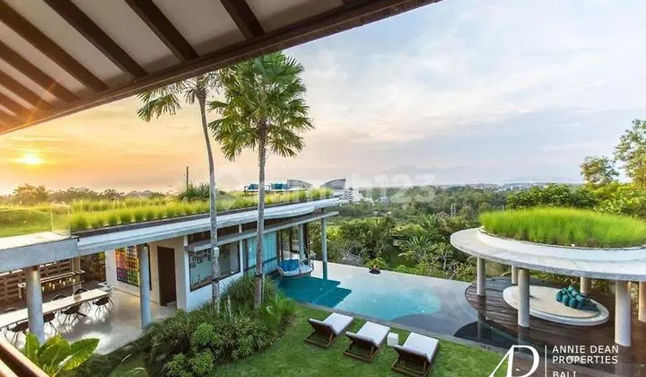 FREEHOLD | AMAZING DESIGNER VILLA WITH SPECTACULAR VIEWS