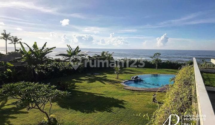 Freehold 7-Bedroom Beachfront Family Home In Ketewel