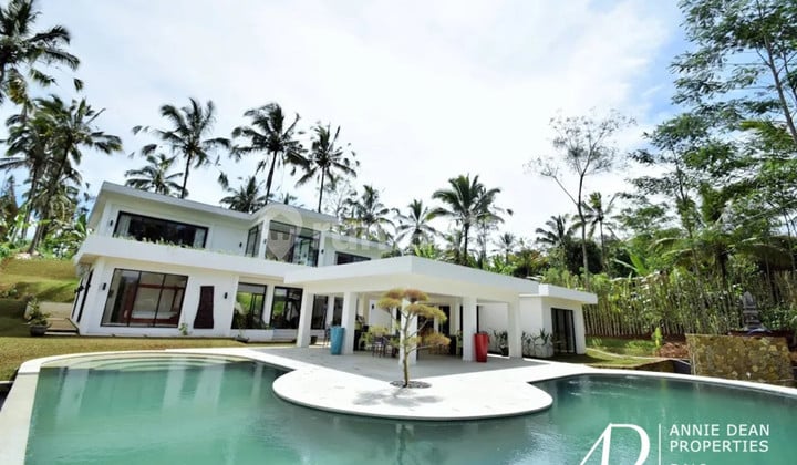 FREEHOLD MODERN HILLSIDE VILLA OVERLOOKING TO THE NATURE