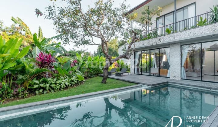 Freehold | 4-Bedroom Villa In Prestigious Canggu Estate