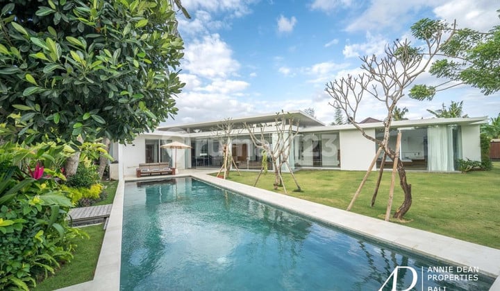FREEHOLD LUXURY VILLA WITH A LARGE GARDEN IN BABAKAN-CANGGU