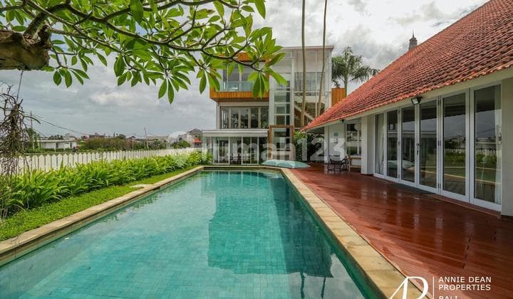 FREEHOLD MODERN BALINESE STYLE VILLA AND APARTMENT