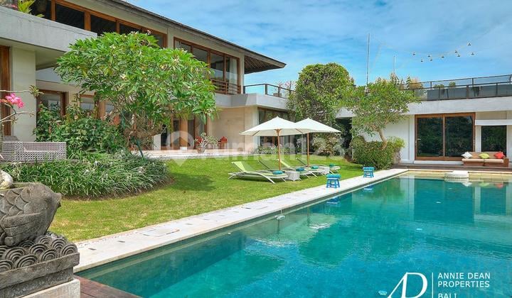 FREEHOLD ABSOLUTE LUXURY FOUR-BEDROOM VILLA IN JIMBARAN