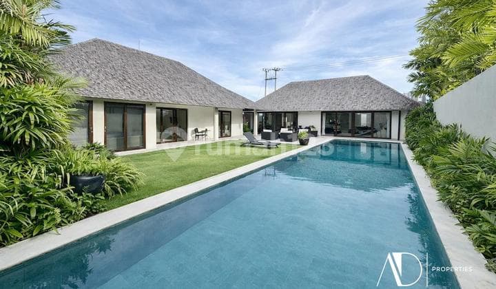 Leasehold | Tropical 3-Bedroom Villa Within A Complex In Umalas Bumbak