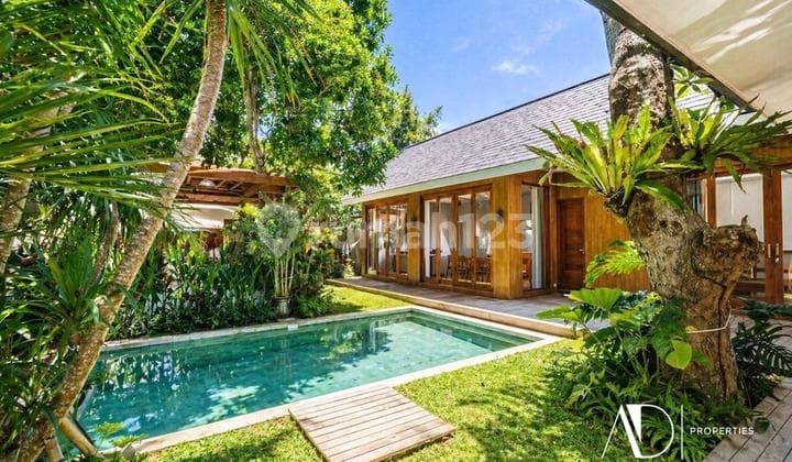 LEASEHOLD 3-BED VILLA ON THE BEACHSIDE OF SANUR - PRIME LOCATION