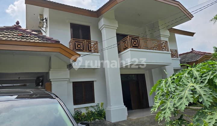 Rumah Bagus Siap Huni dgn Halaman Luas di Jl Ampera, Kemang, Jakarta Selatan