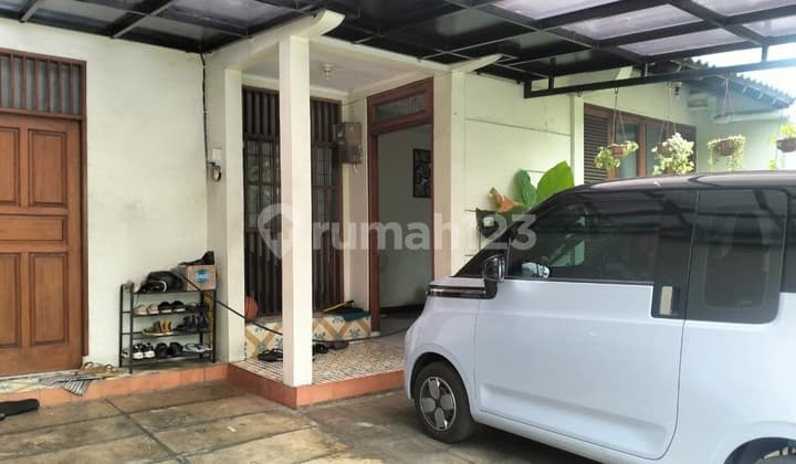 Rumah Bagus Siap Huni Dekat Pinggir Jalan Kenari, Bintaro Sektor 2, Tangerang Selatan
