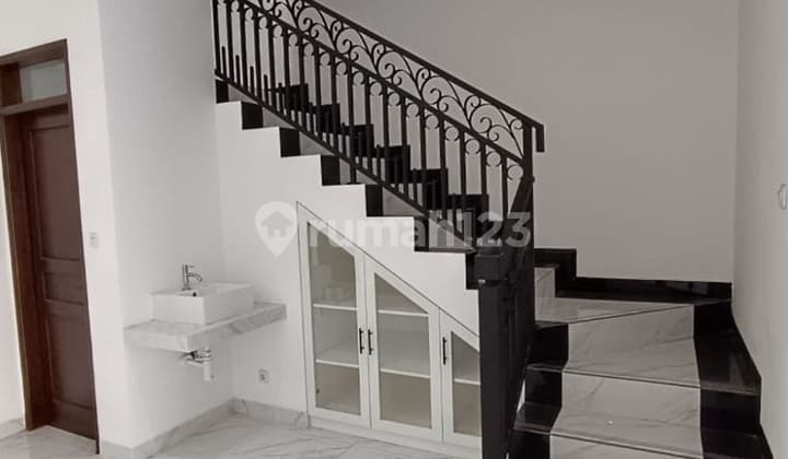 Rumah Mewah di Duren Sawit Jakarta Timur