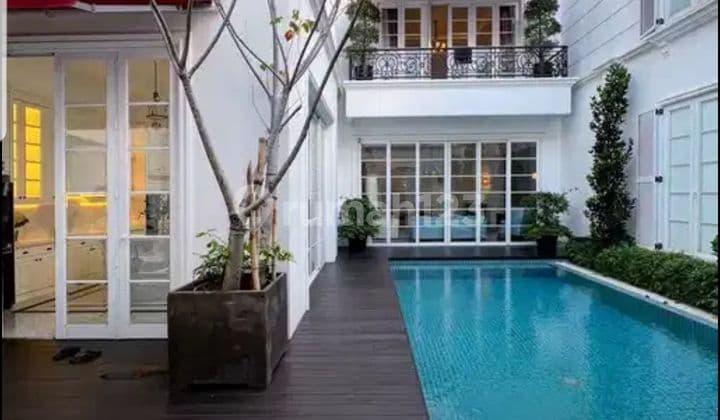 Rumah Modern Classic Di Ring 1 Menteng