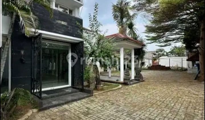 Rumah Besar Dan Asri Dikawasan Elite Menteng