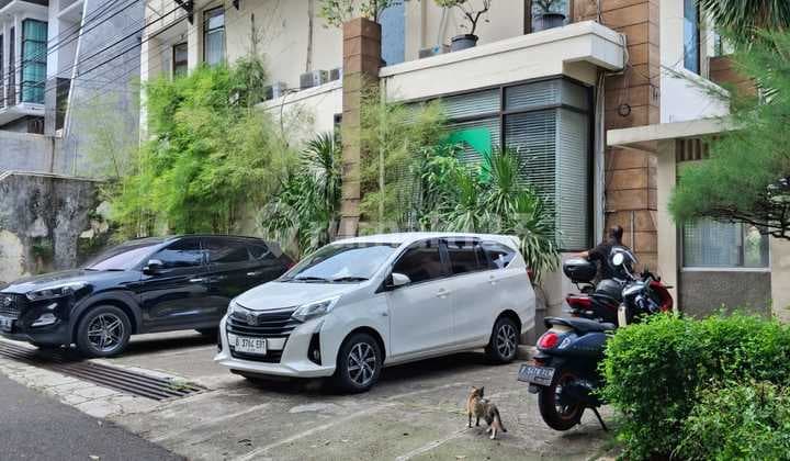 Jual Cepat & Murah Gedung Lokasi Strategis di Kebayoran Baru