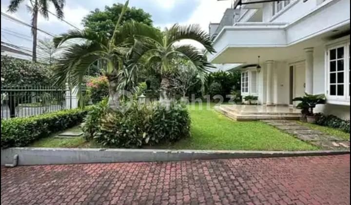 Elegant and Luxurious House in the Prestigious Simprug Golf Area