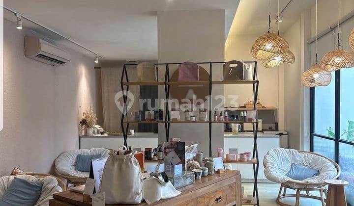 Bangunan Cantik Untuk Usaha Di Area Pakubuwono