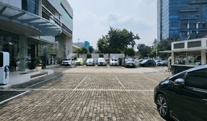 Gedung Show Room Mewah di Kawasan Elit dan Bisnis Jakarta Barat